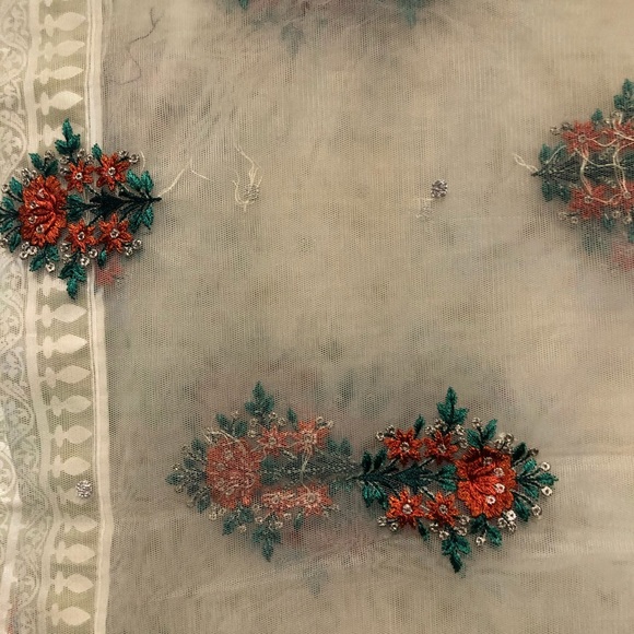 Maria B Luxury Lawn Embroidered Pakistani 3pc Suit - Picture 10 of 12